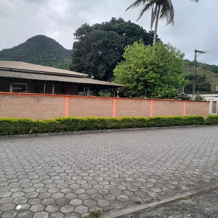 Hospedagem econômica, Suítes Flor de Maria na Martin de Sá Caraguatatuba Exterior foto