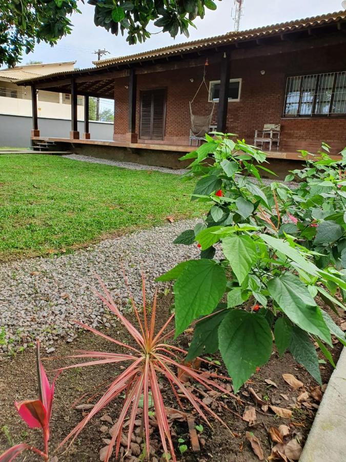 Hospedagem econômica, Suítes Flor de Maria na Martin de Sá Caraguatatuba Exterior foto