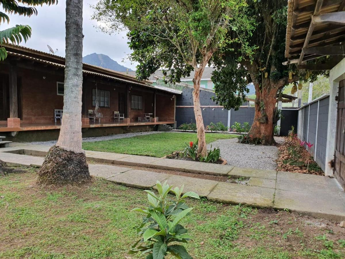 Hospedagem econômica, Suítes Flor de Maria na Martin de Sá Caraguatatuba Exterior foto