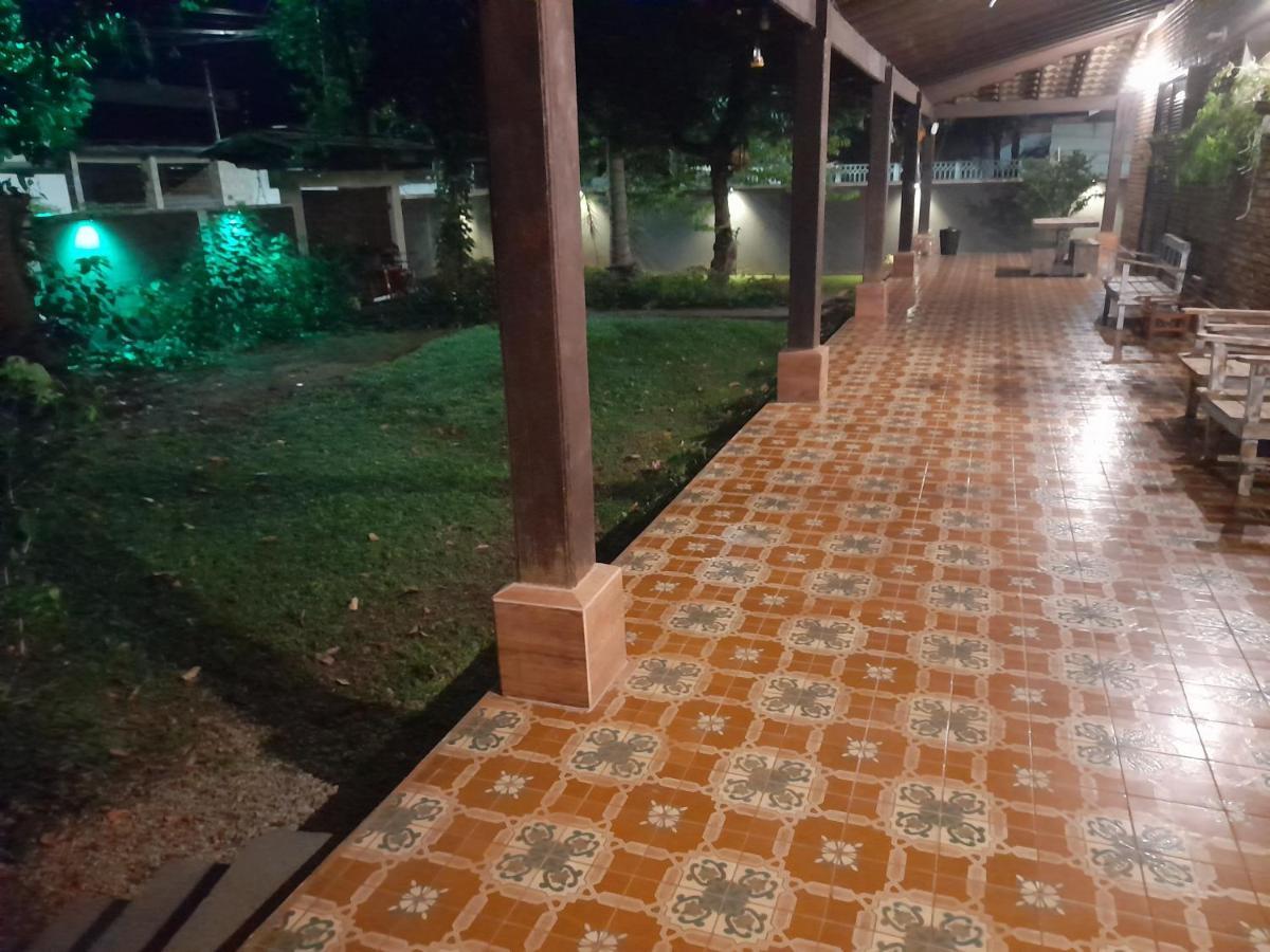 Hospedagem econômica, Suítes Flor de Maria na Martin de Sá Caraguatatuba Exterior foto