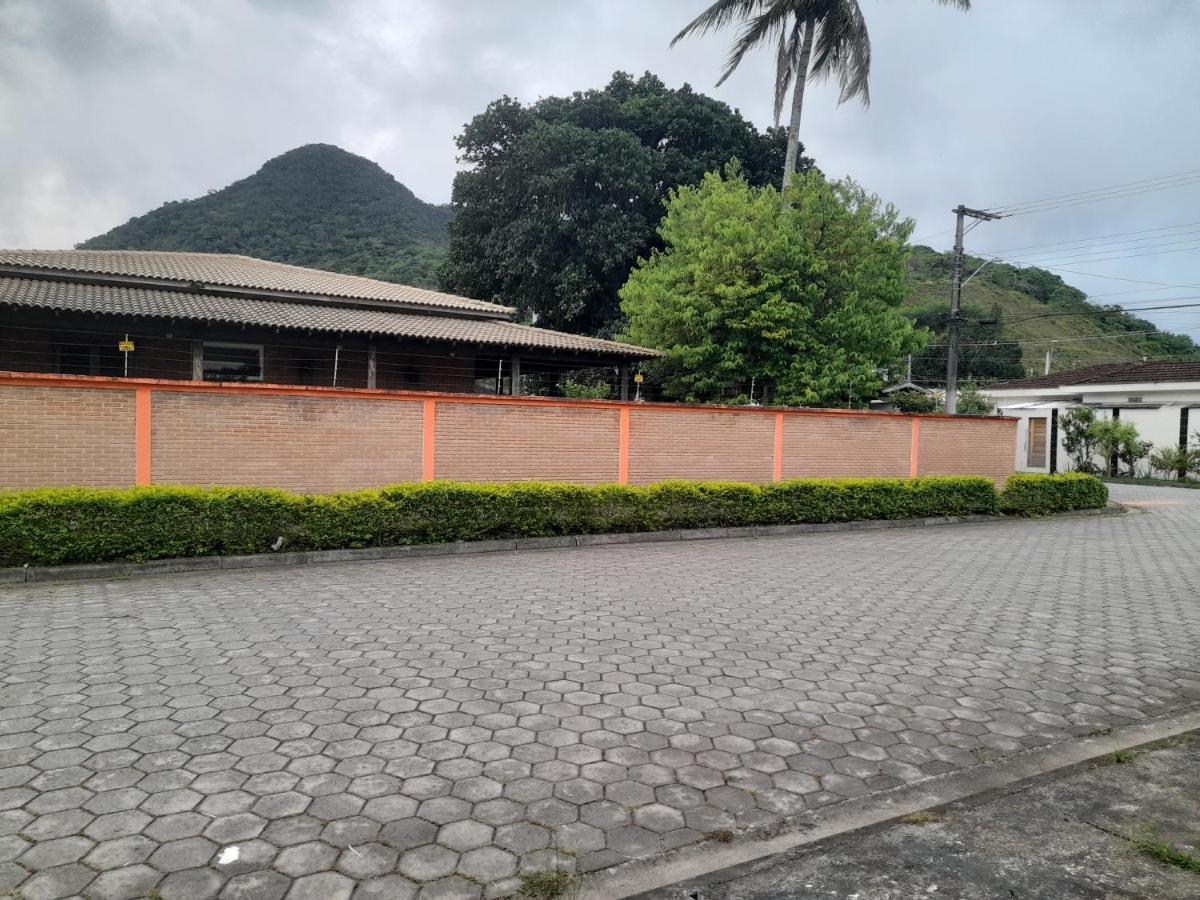 Hospedagem econômica, Suítes Flor de Maria na Martin de Sá Caraguatatuba Exterior foto