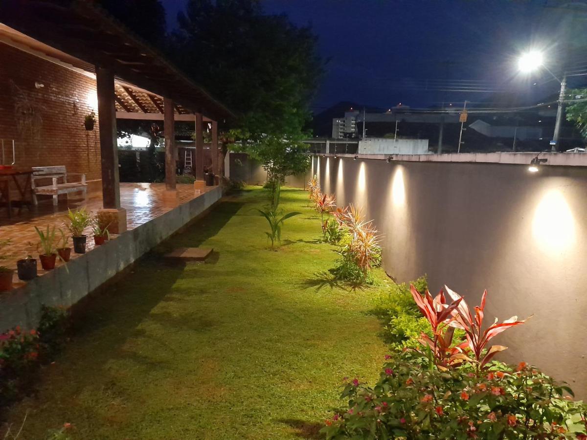 Hospedagem econômica, Suítes Flor de Maria na Martin de Sá Caraguatatuba Exterior foto